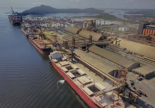 Portos do Paraná movimentam em 2021 maior volume de cargas da história