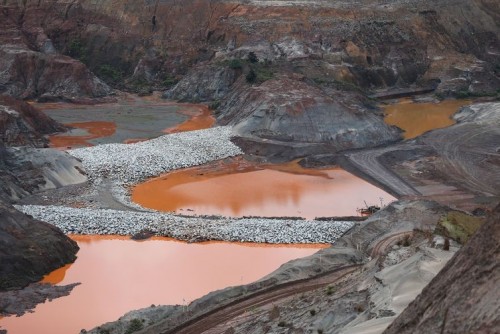 Com risco de rompimento de barragem, moradores deixam suas casas em MG