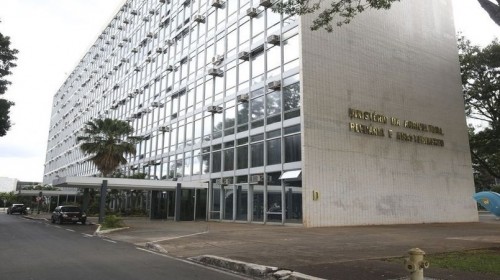 Decreto presidencial aumenta número de adidos agrícolas