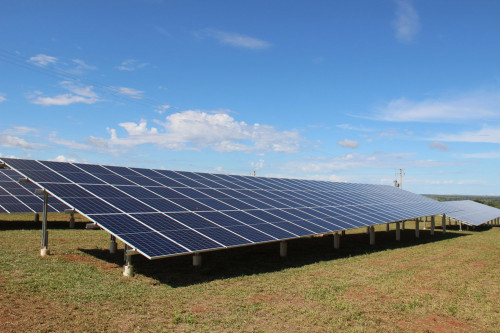 Geração de energia elétrica por meio de paineis solares é realidade presente nos 79 municípios de MS