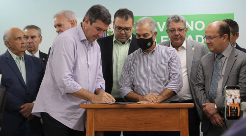 ‘Vamos continuar apostando na descentralização da saúde’, afirma Riedel