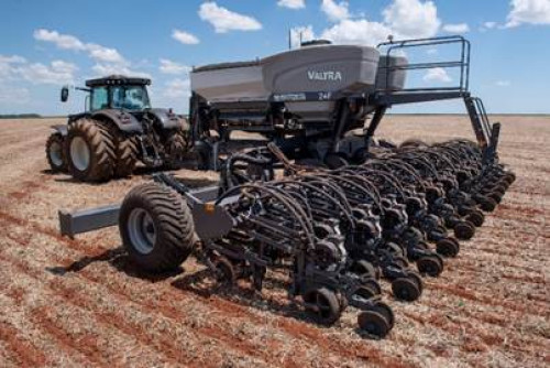 Plantadeira Dobrável Momentum da Valtra é a ganhadora do prêmio  Machine Of The Year 2022/2023 na categoria ‘Semeadora’