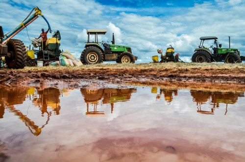Tecnificação de máquinas agrícolas exige alto nível de conhecimento na dinâmica operacional
