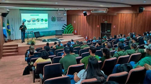 Fundecitrus realiza palestra para técnicos da IAGRO, AGRAER, SEMADESC e SENAR, em Campo Grande (MS)