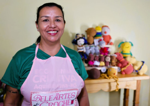 Artesã de MS cria "Casal Pantaneiro" e vive da arte após curso técnico