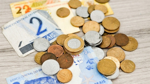 Economia enfrenta juros altos e sinais de desaceleração