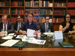 Bolsonaro promete reenviar medida de regularização fundiária em 2021